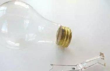 将灯泡擦干净 将灯泡擦干净