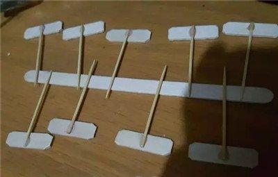 用胶水粘好 用胶水粘好