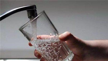 自来水 自来水