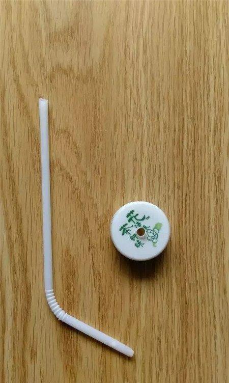 钻出一个小孔 钻出一个小孔