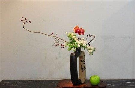 东方式插花的风格特点三:艺术之“美” 东方式插花的风格特点三:艺术之“美”