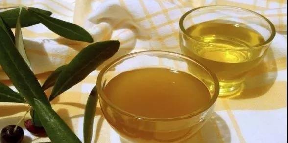 什么黄豆水、药片水都不如“2种液体”，用上它，君子兰1年开2茬